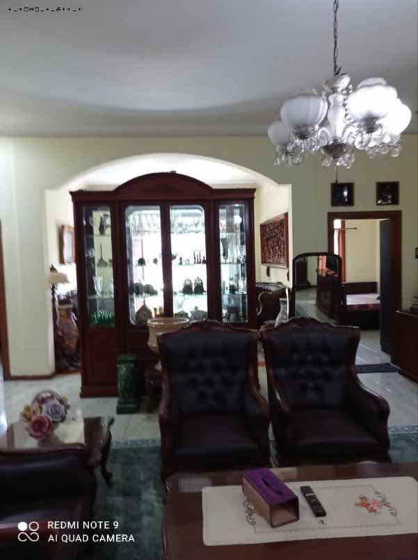 rumah jl manyar tirtoyoso strategis