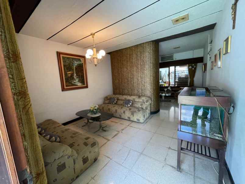 rumah kupang indah ada kolam renang