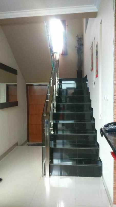 rumah luas gunung batu dekat pasteur bandung