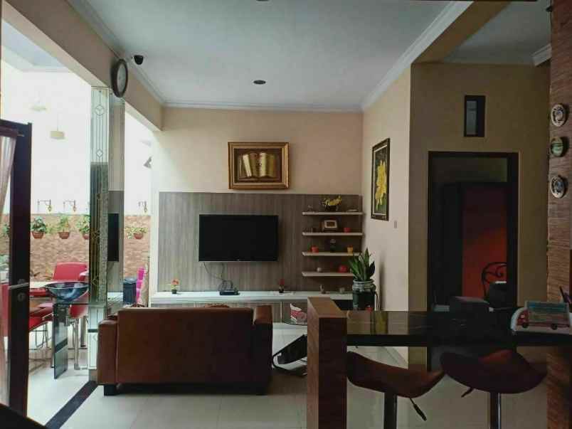 rumah luas gunung batu dekat pasteur bandung