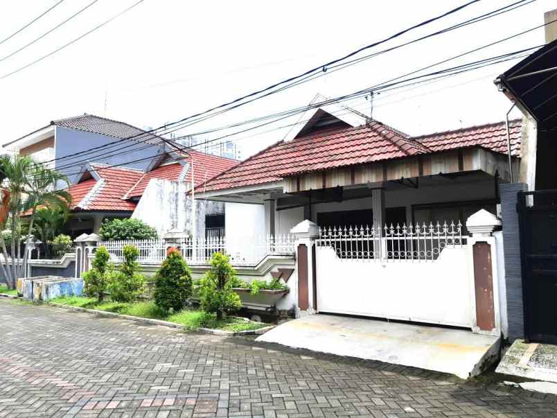 rumah manyar kartika surabaya 1 5 lantai pln 2200w