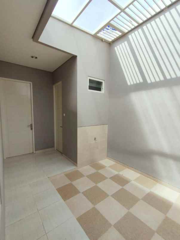 rumah manyar tirtoyoso selatan row 3 mobil