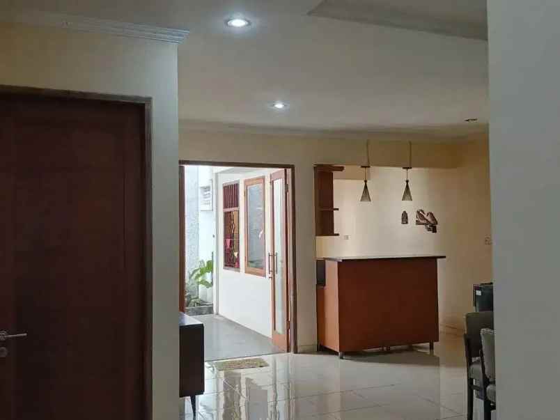 rumah megah di komplek dolog kalimalang duren sawit