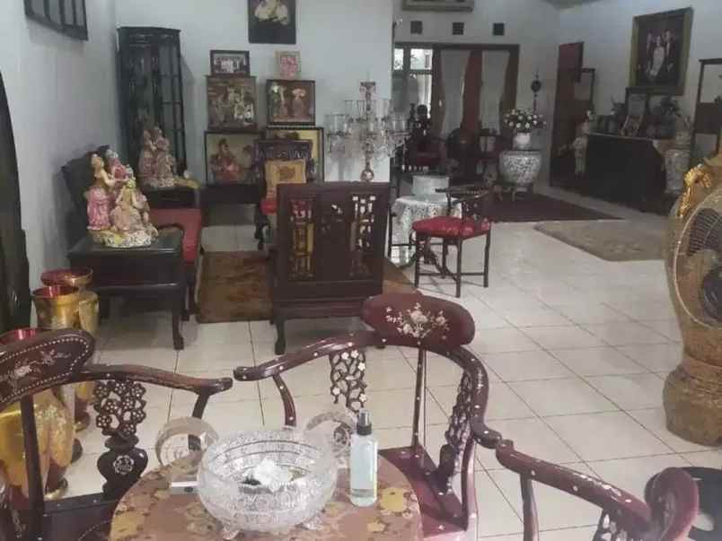 rumah megah di taman bougenvile caman raya jatibening