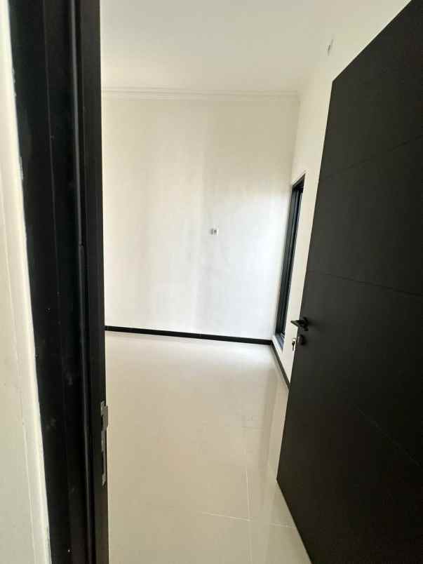 rumah mewah 2 lantai area kota malang