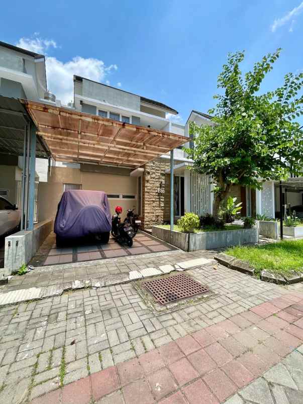 rumah mewah 2 lantai dekat pusat kota yogyakarta