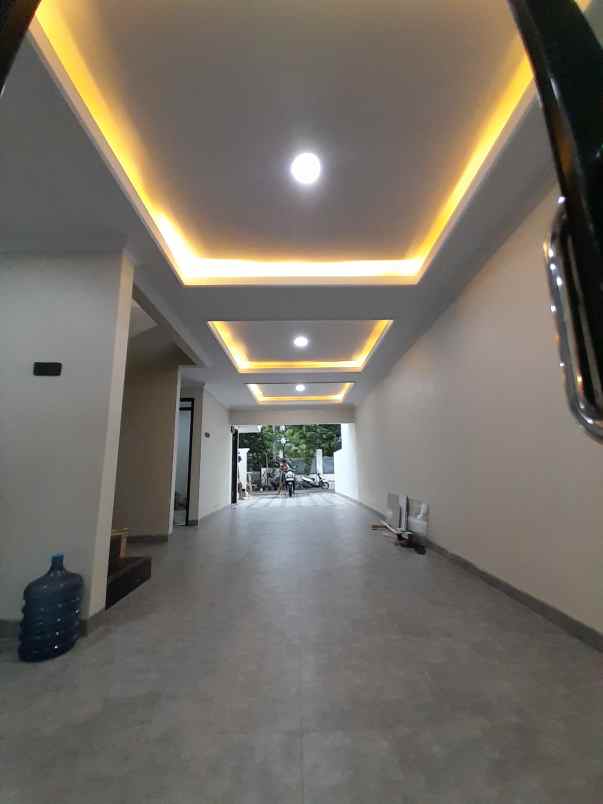 rumah mewah 3 lantai full at jagakarsa jakarta selatan