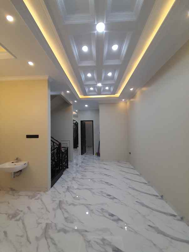 rumah mewah 3 lantai full at jagakarsa jakarta selatan