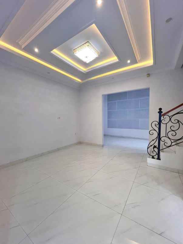 rumah mewah american classic di jagakarsa jaksel