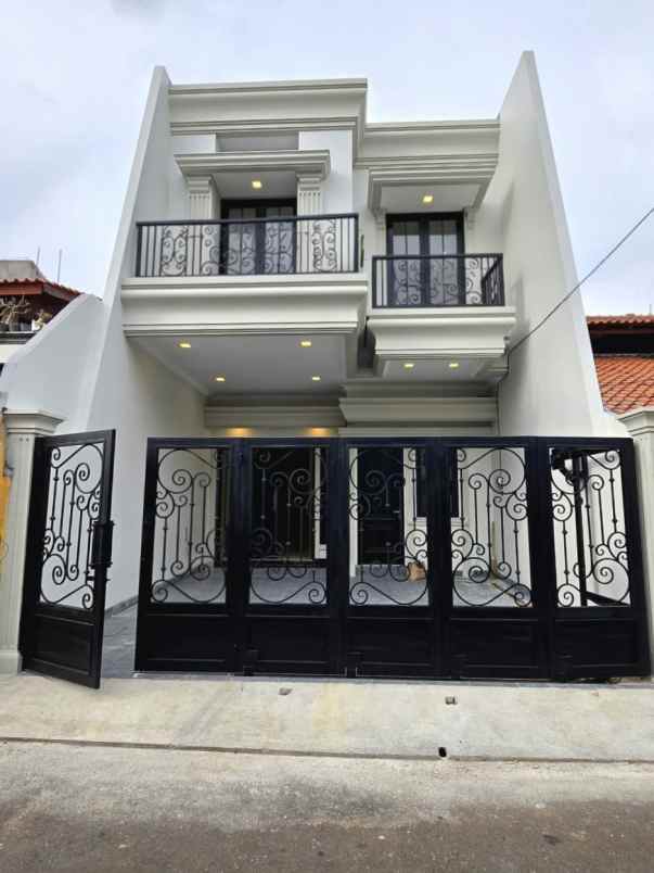 rumah mewah classic siap huni di rawamangun