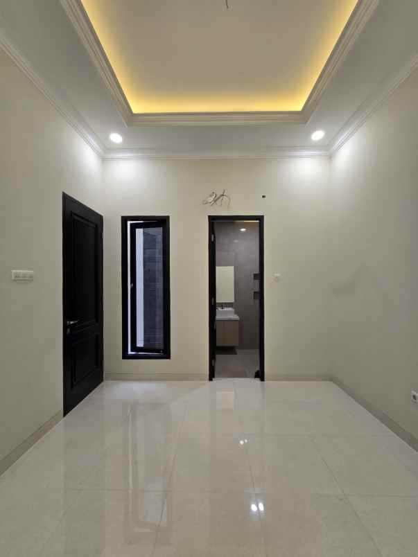 rumah mewah classic siap huni di rawamangun