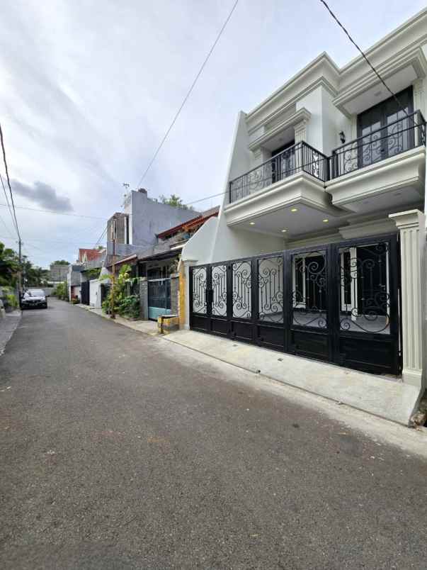 rumah mewah classic siap huni di rawamangun