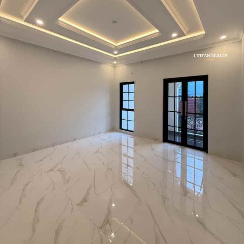 rumah mewah dalam komplek jagakarsa