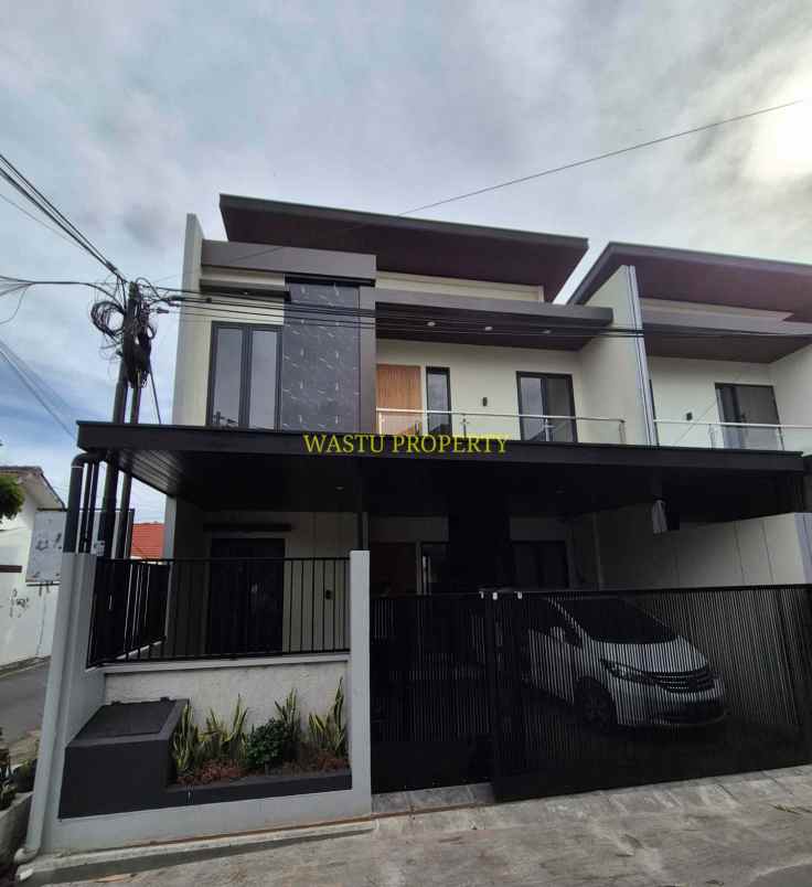 rumah mewah dalam komplek sidoarum dekat jalan godean