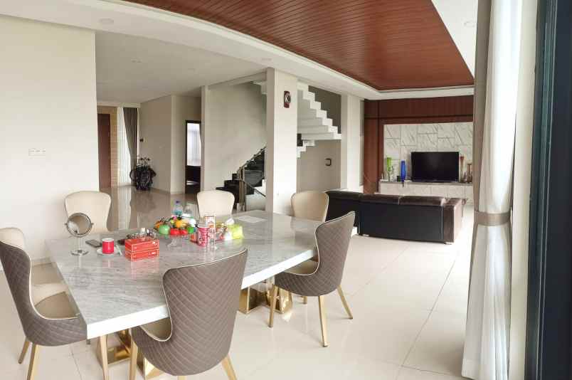 rumah mewah di kbp view danau