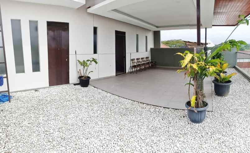 rumah mewah di kbp view danau