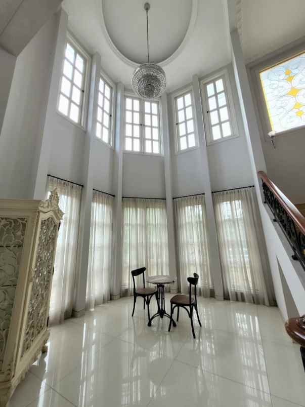 rumah mewah furnished dalam komplek di bekasi timur