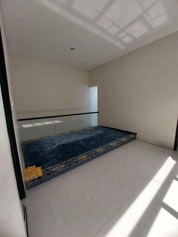 rumah mewah siap huni dekat unesa ketintang surabaya