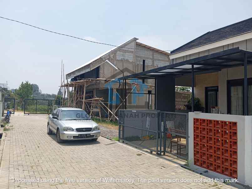 rumah minimalis cluster karyawangi view asri