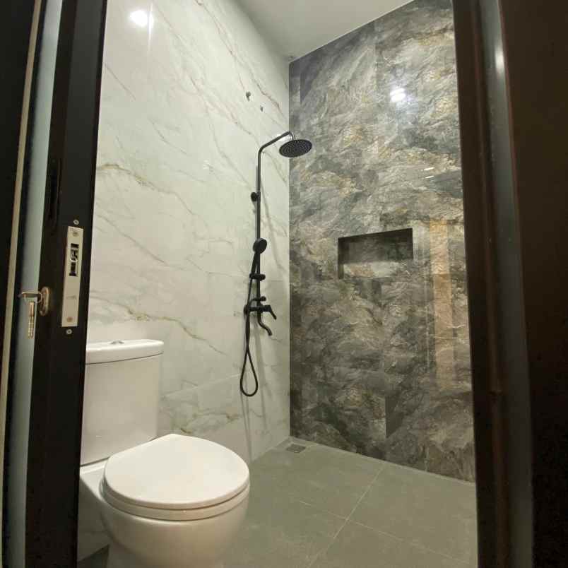 rumah minimalis siap huni utara jl gito gati