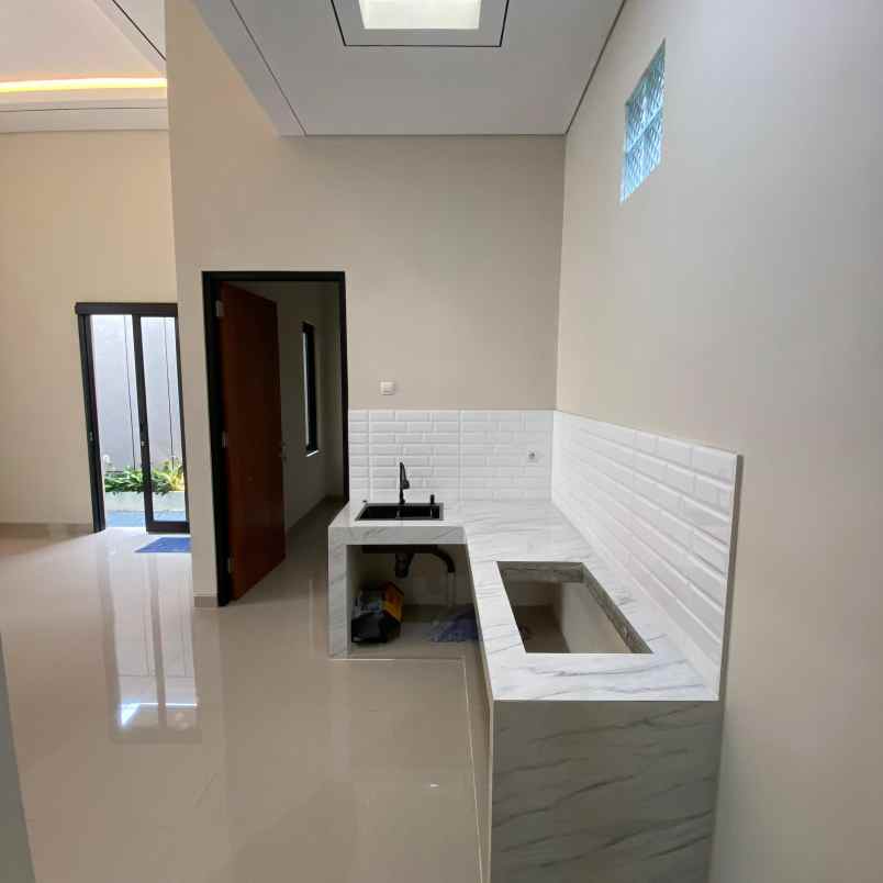 rumah minimalis siap huni utara jl gito gati