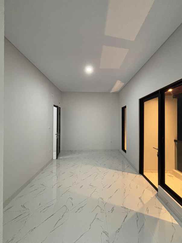 rumah modern kontemporer di jagakarsa jakarta selatan