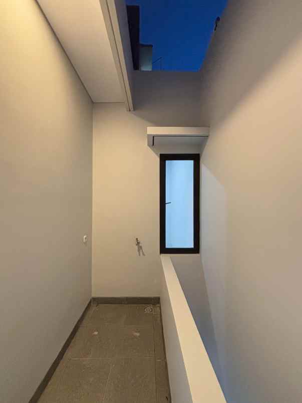 rumah modern kontemporer di jagakarsa jakarta selatan