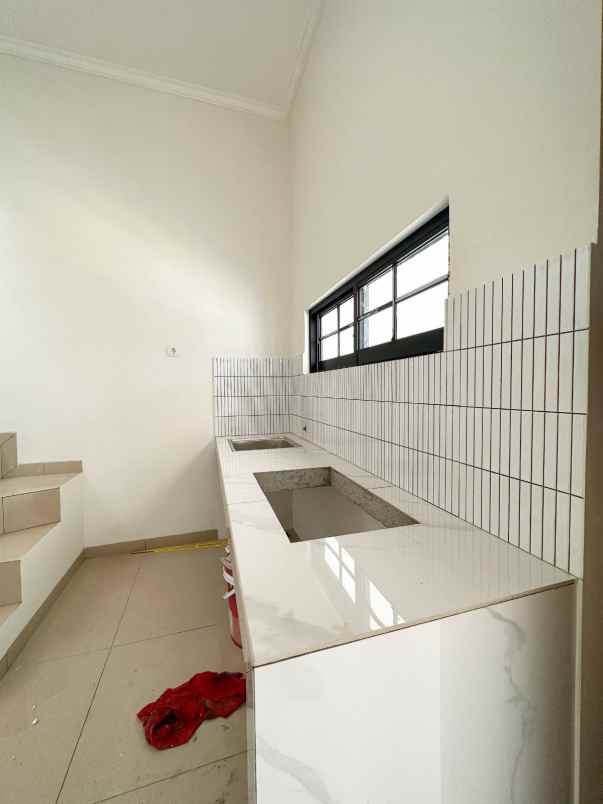 rumah modern minimalis di ciracas jakarta timur