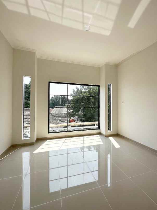 rumah modern minimalis di ciracas jakarta timur