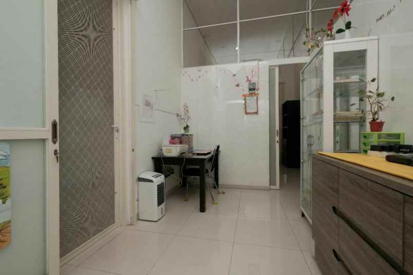 rumah nirwana eksekutif row jalan 6 meter