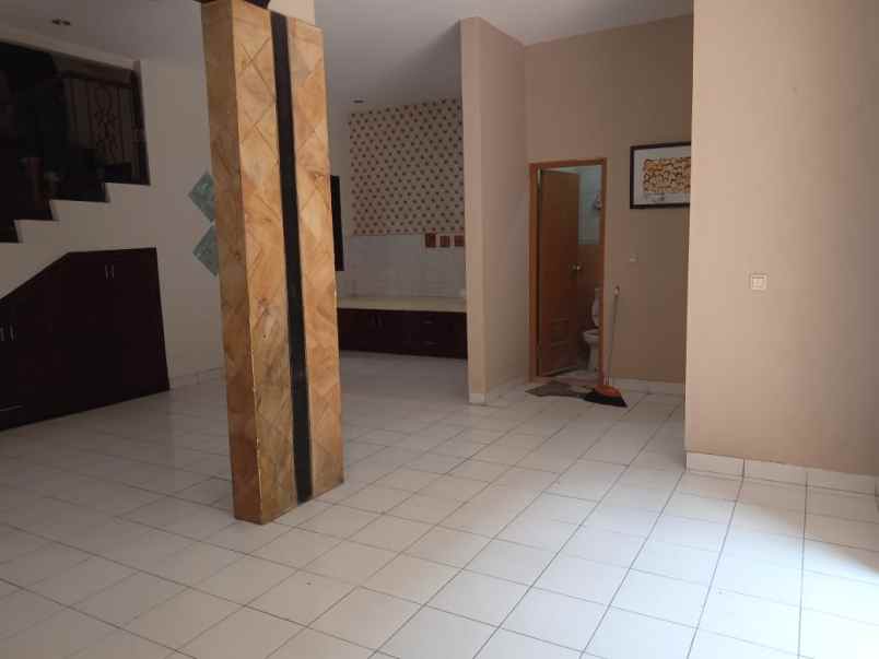 rumah palem semi karawaci tangerang