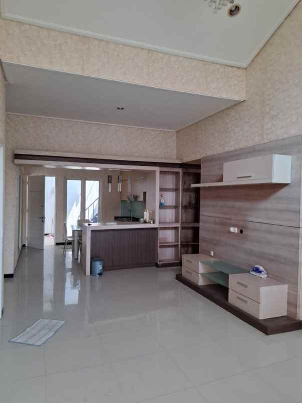 rumah pantai mentari hadap selatan