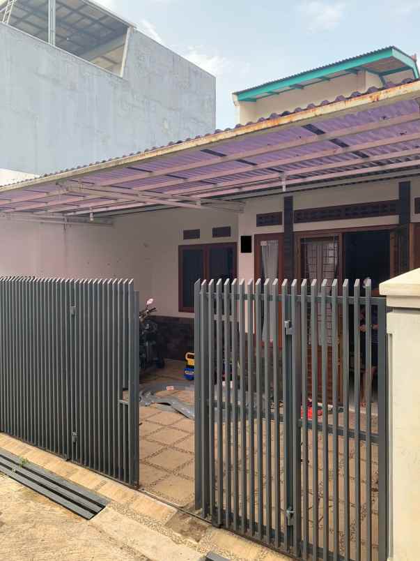 rumah perumnas sarijadi dekat setra duta