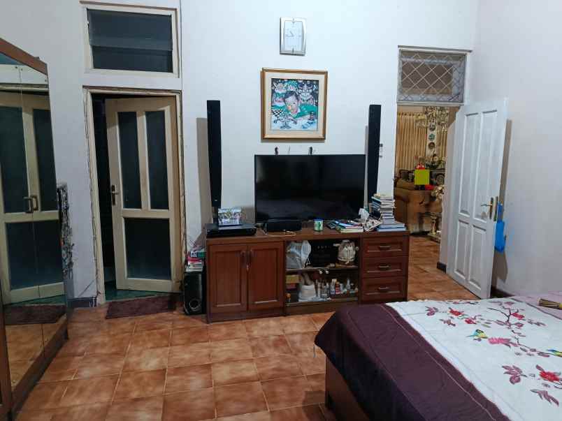 rumah pesanggrahan jakarta selatan