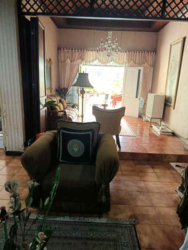 rumah pesanggrahan jakarta selatan