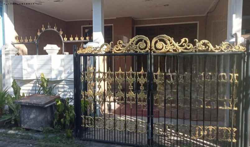 rumah rungkut mapan tengah strategis