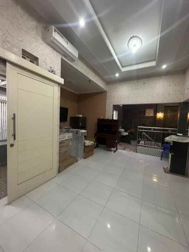 rumah sangkuriang dekat stadion ada kolam renang anak