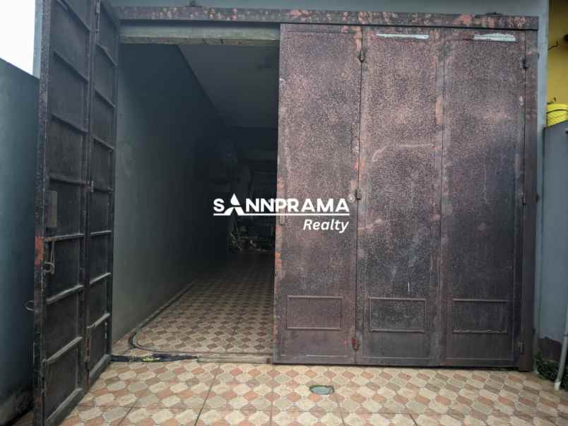 rumah second 3 lantai strategis di cipayung depok
