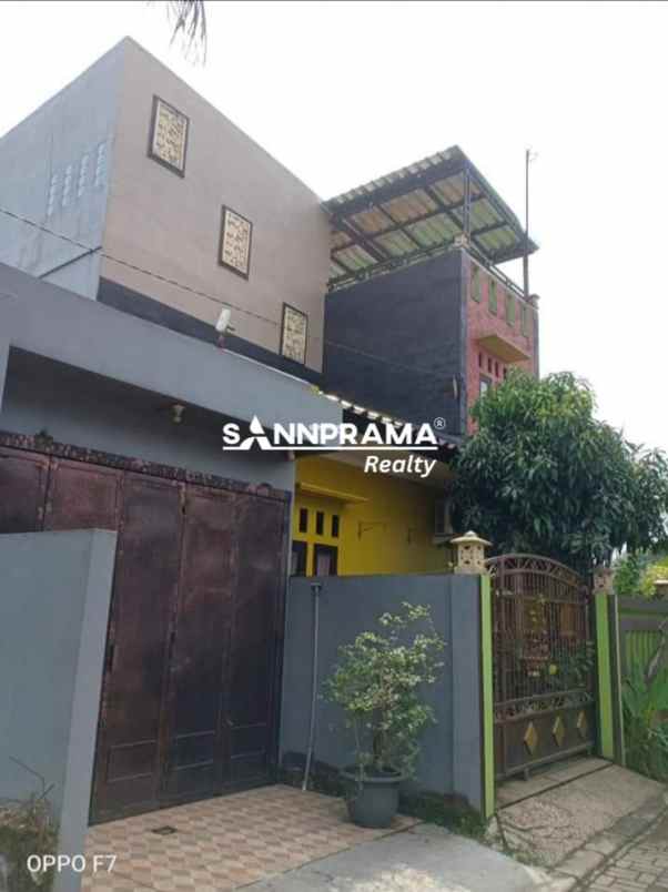 rumah second 3 lantai strategis di cipayung depok