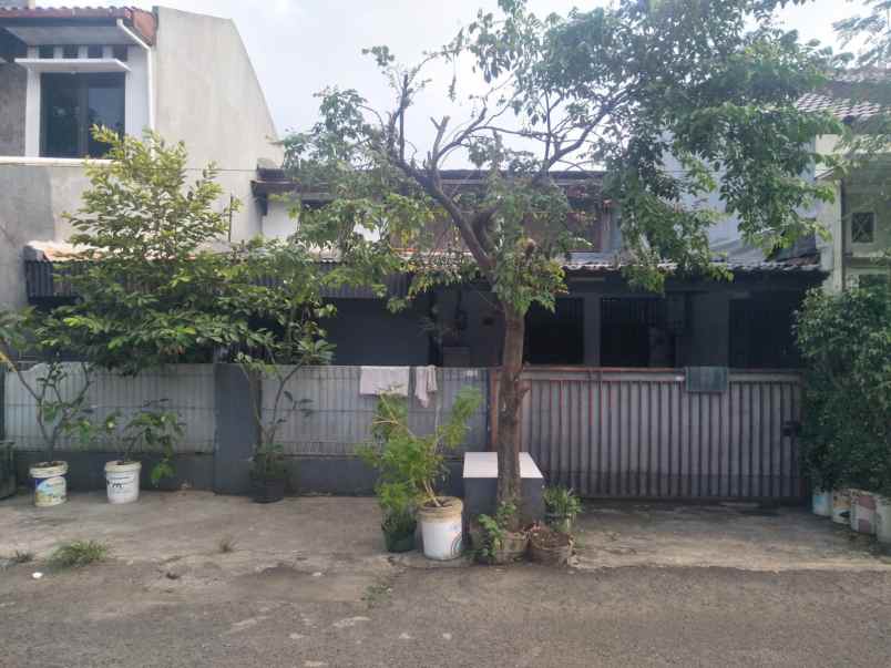 rumah second strategis di perumnas depok 1