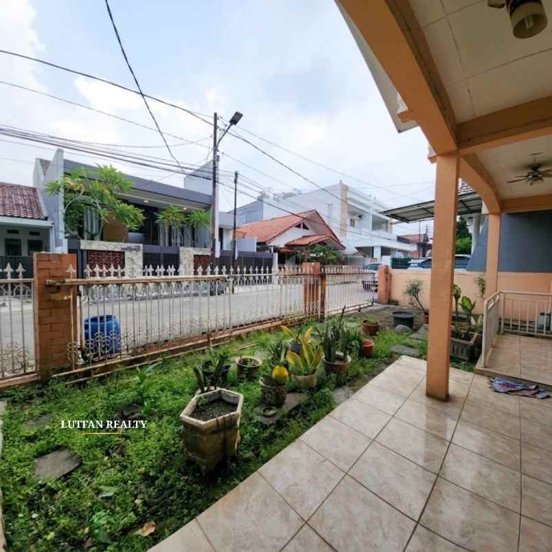 rumah secondary dalam komplek pondok gede