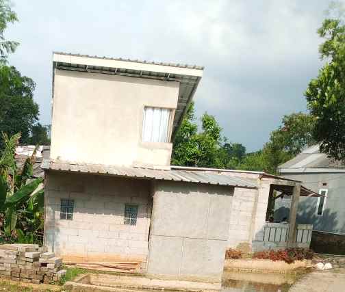 rumah setengah jadi balong kolam ikan