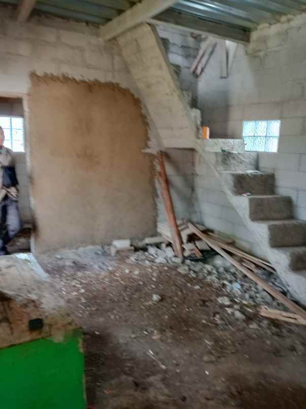 rumah setengah jadi balong kolam ikan