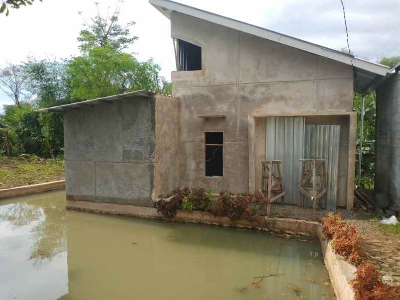 rumah setengah jadi balong kolam ikan