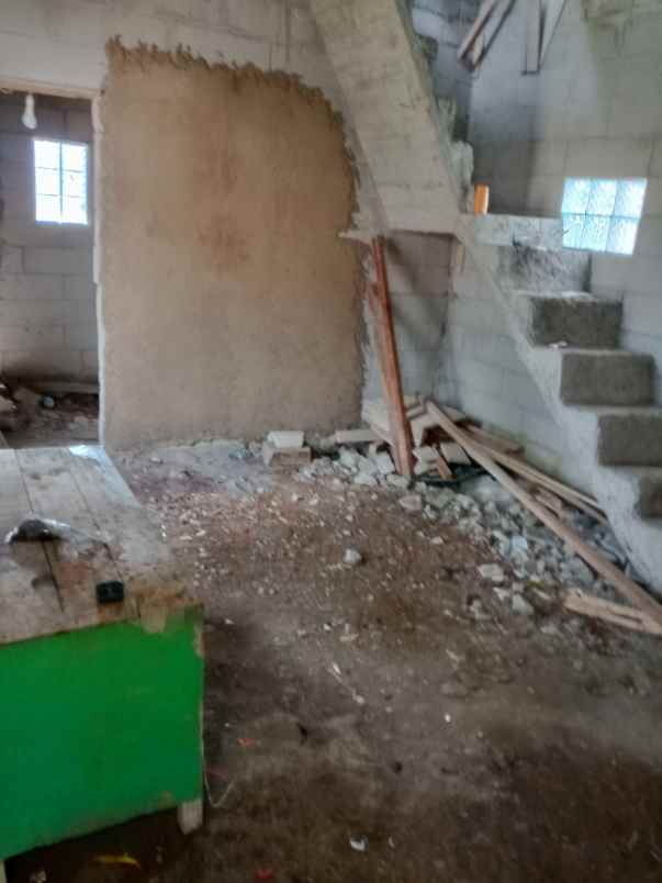 rumah setengah jadi balong kolam ikan