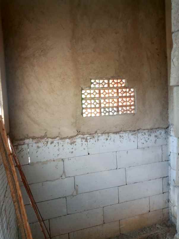 rumah setengah jadi balong kolam ikan