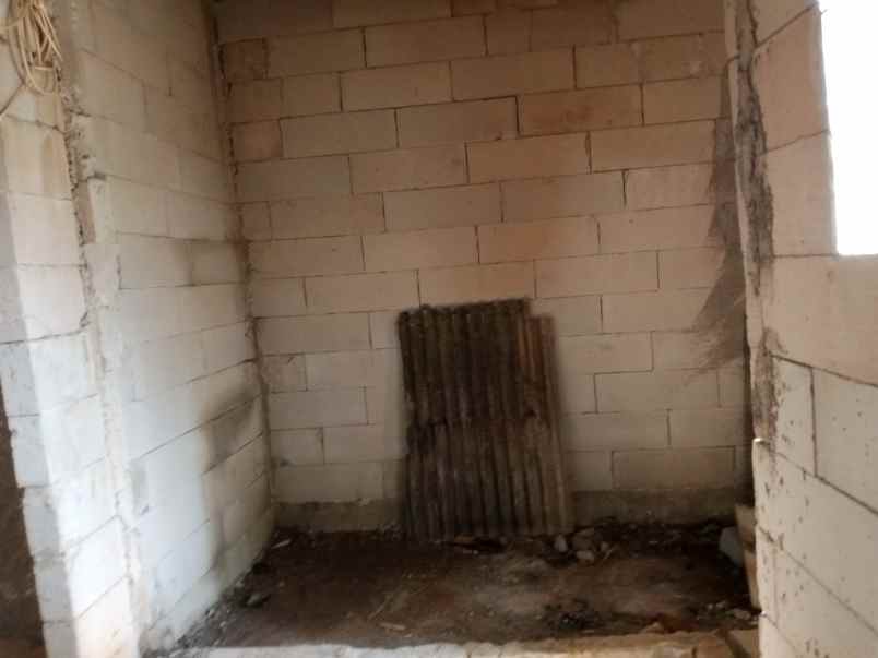 rumah setengah jadi balong kolam ikan