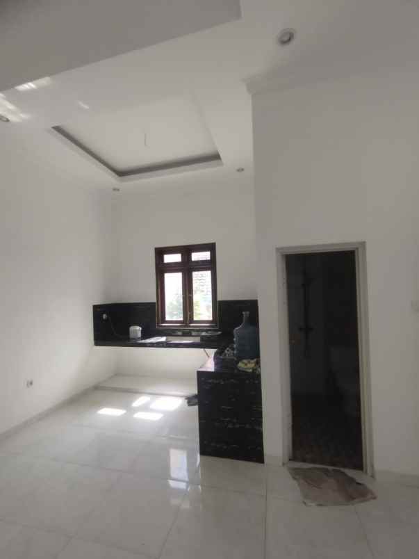 rumah siap huni 2 lantai lokasi merjosari