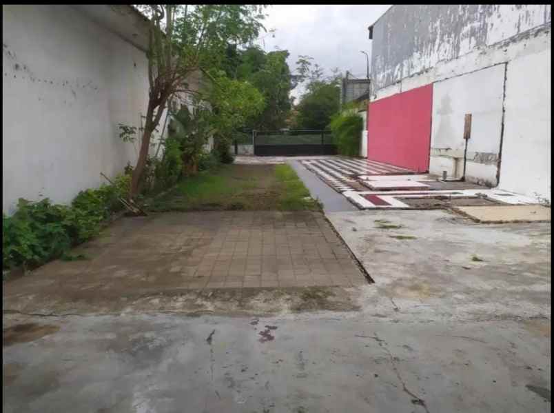 rumah siap pakai di tengah kota raya jemursari