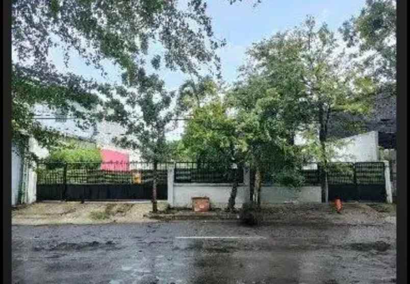 rumah siap pakai di tengah kota raya jemursari